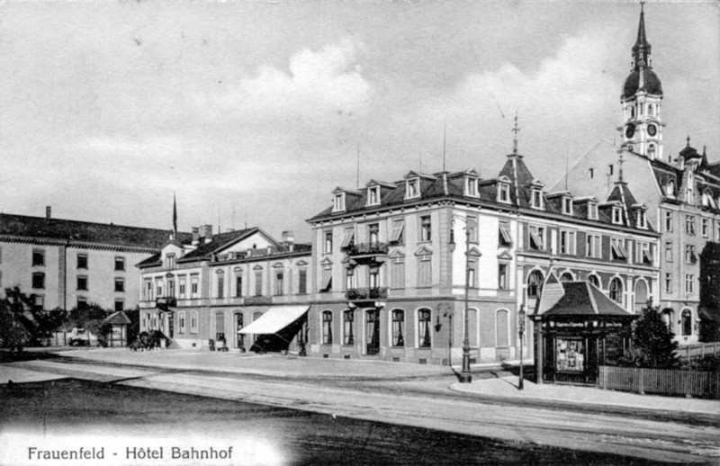 Frauenfeld Bahnhofplatz mit Hotel und Kiosk