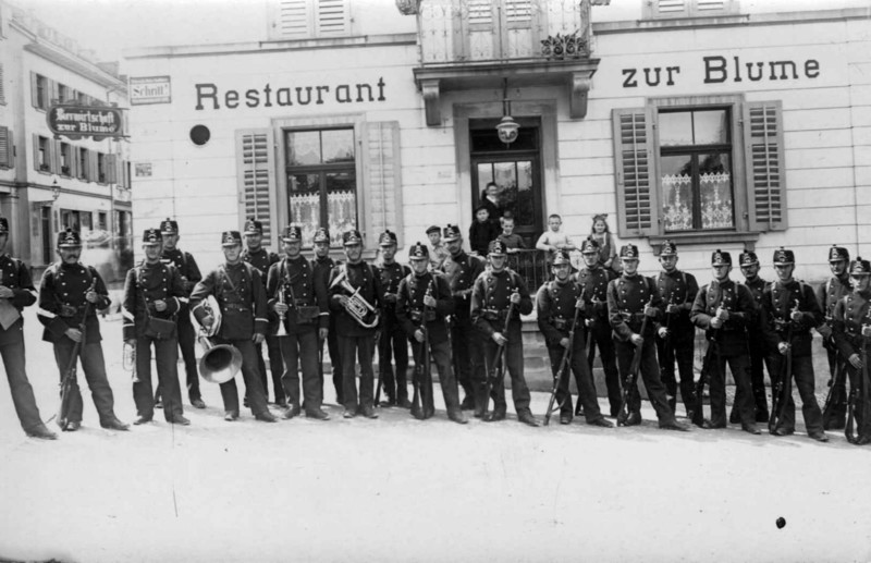 Frauenfeld Soldaten Restaurant vor der Blume spter Touring